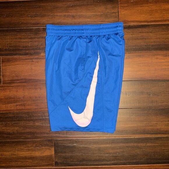 Nike Men Shorts - Picture 2 of 4
